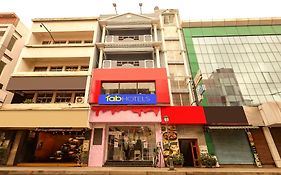 Fabhotel Santhi Inn - 500 Meters From Promenade Beach